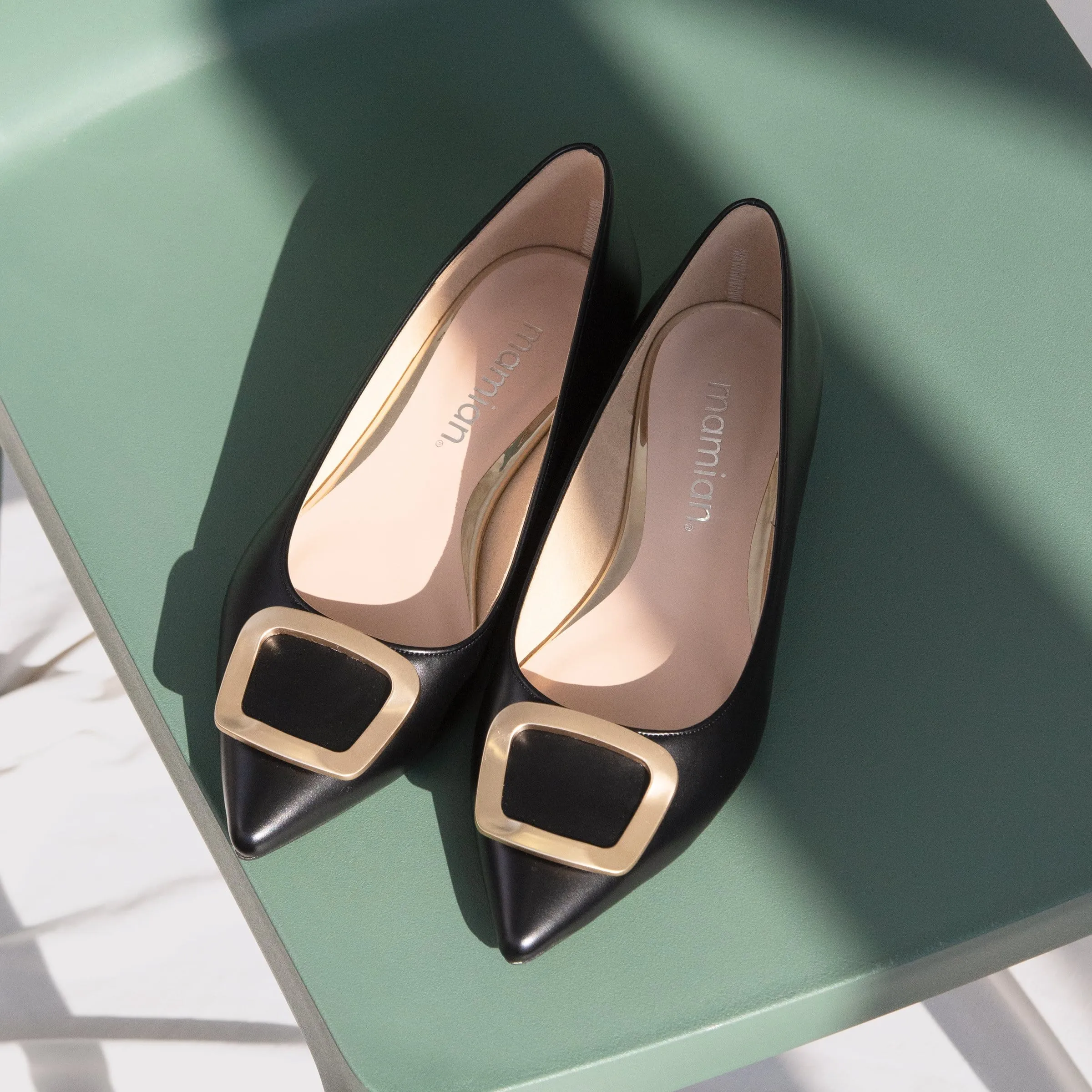 10% OFF: 2024SS: Pointed toe buckle flat shoes (4785) Black