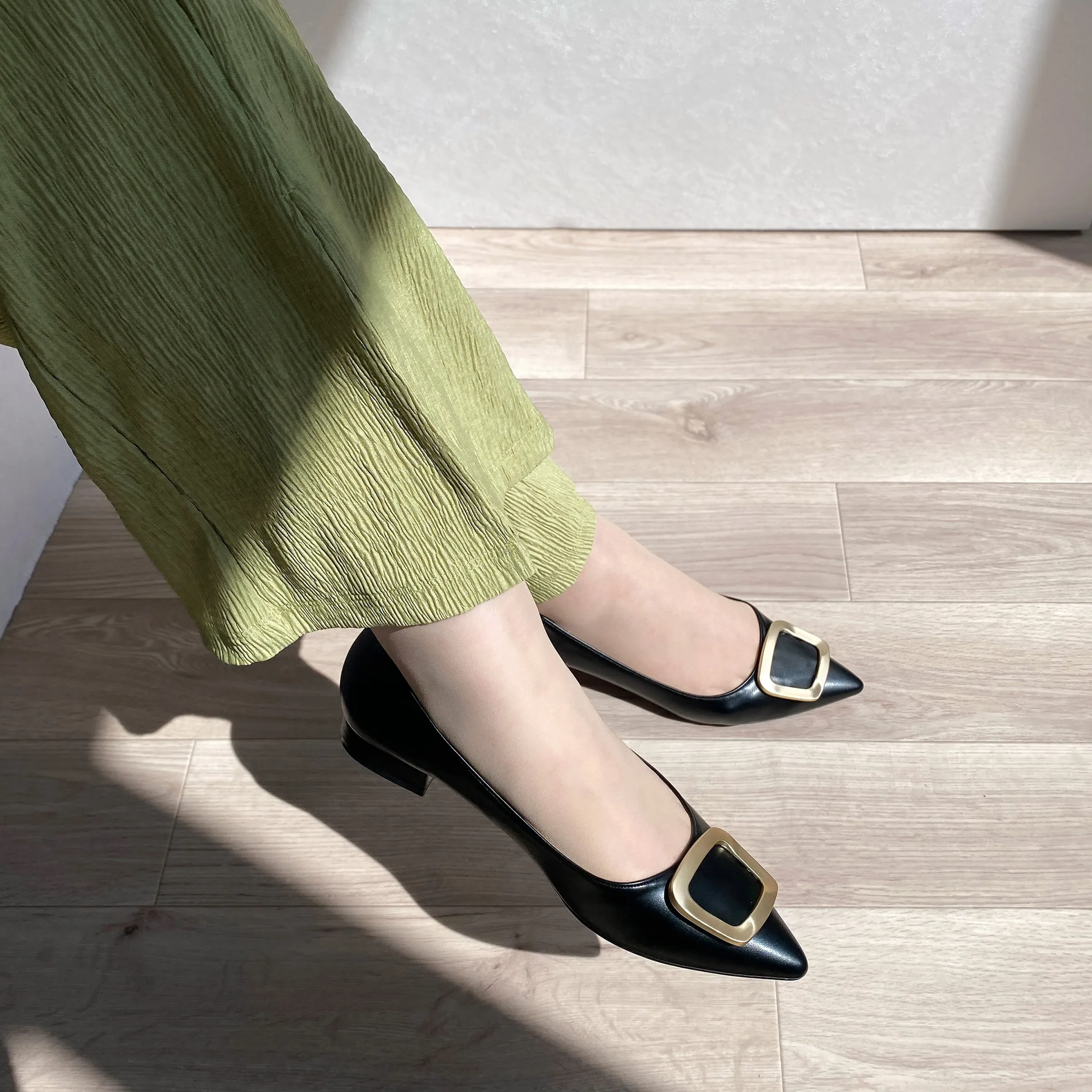 10% OFF: 2024SS: Pointed toe buckle flat shoes (4785) Black