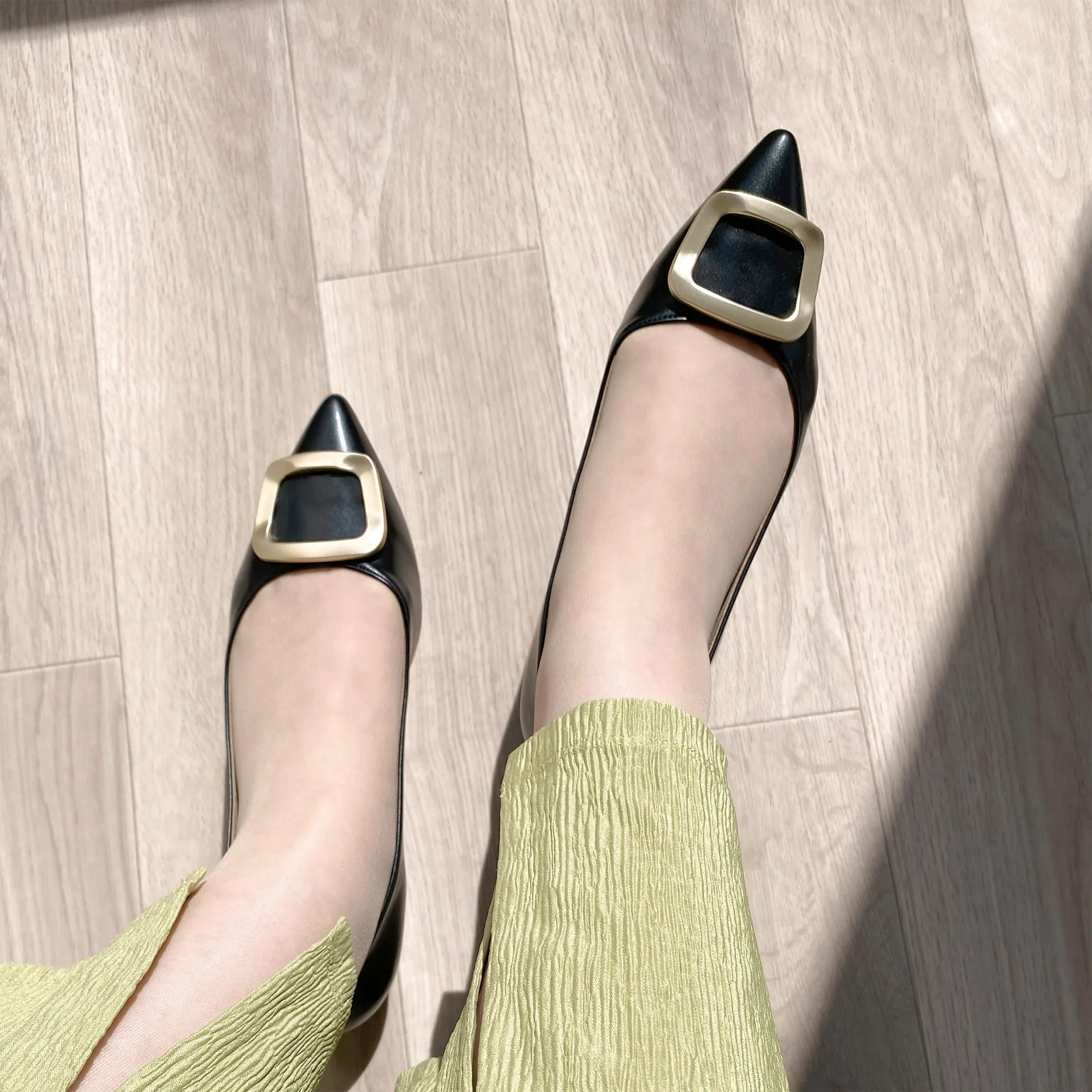 10% OFF: 2024SS: Pointed toe buckle flat shoes (4785) Black