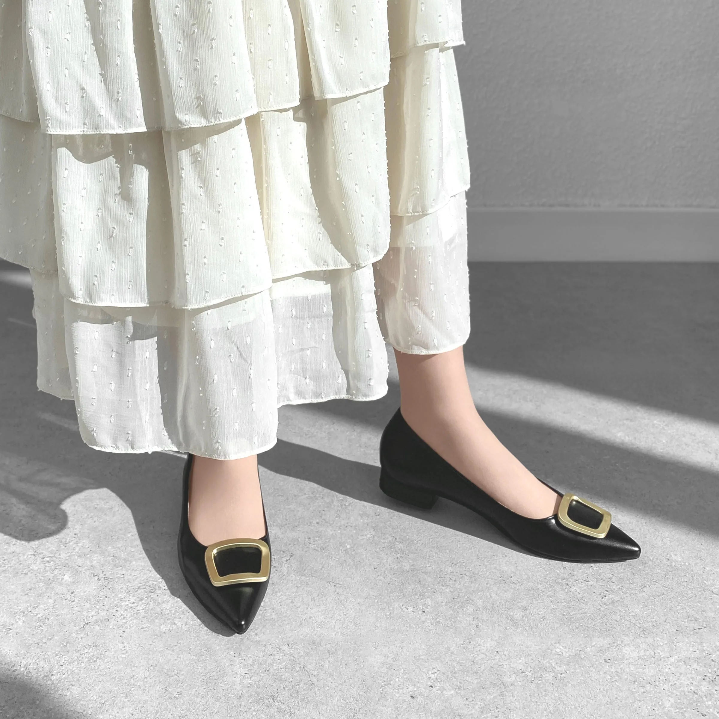 10% OFF: 2024SS: Pointed toe buckle flat shoes (4785) Black