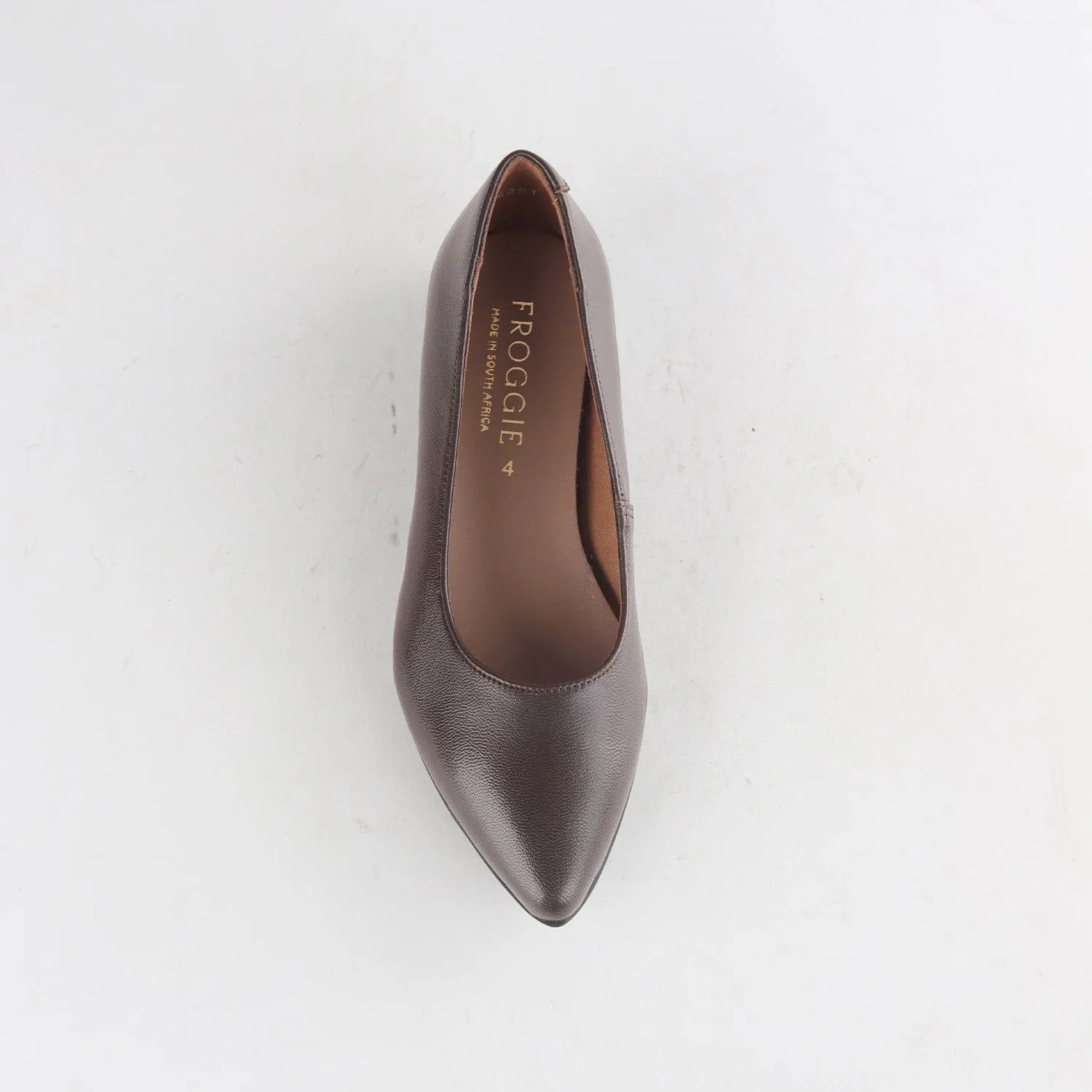 Flat Pointed Court Shoe in Nude Ebony - 12713