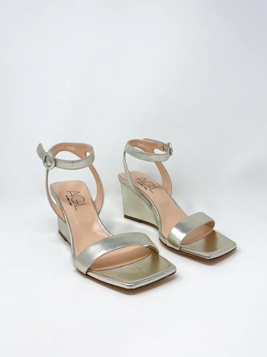 Mimi Sandal in Sandy