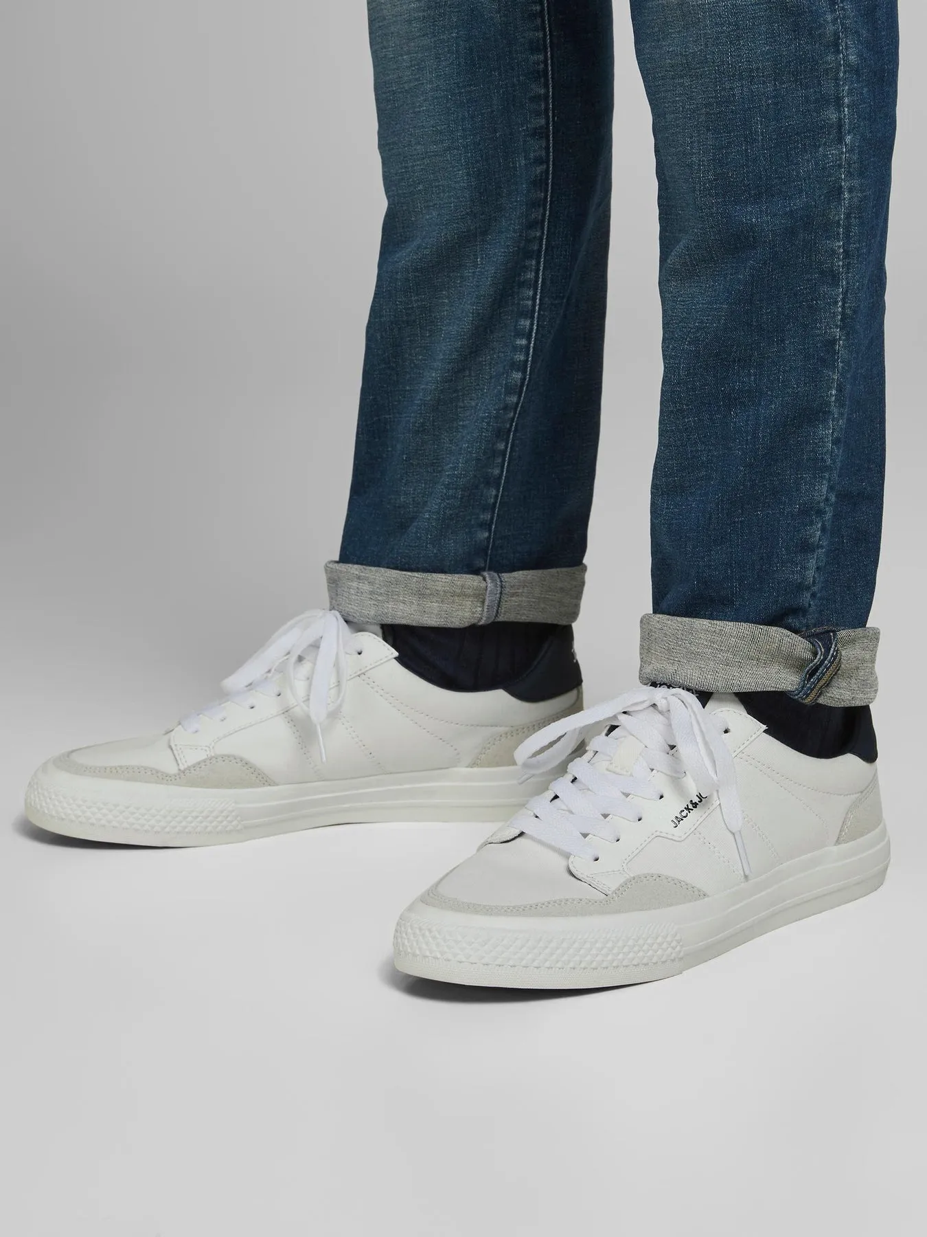 Morden Trainer in White and Navy