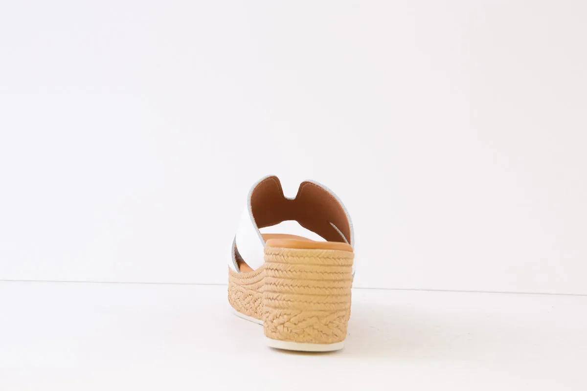 OH MY SANDALS - 5221 MEDIUM WEDGE MULE - WHITE