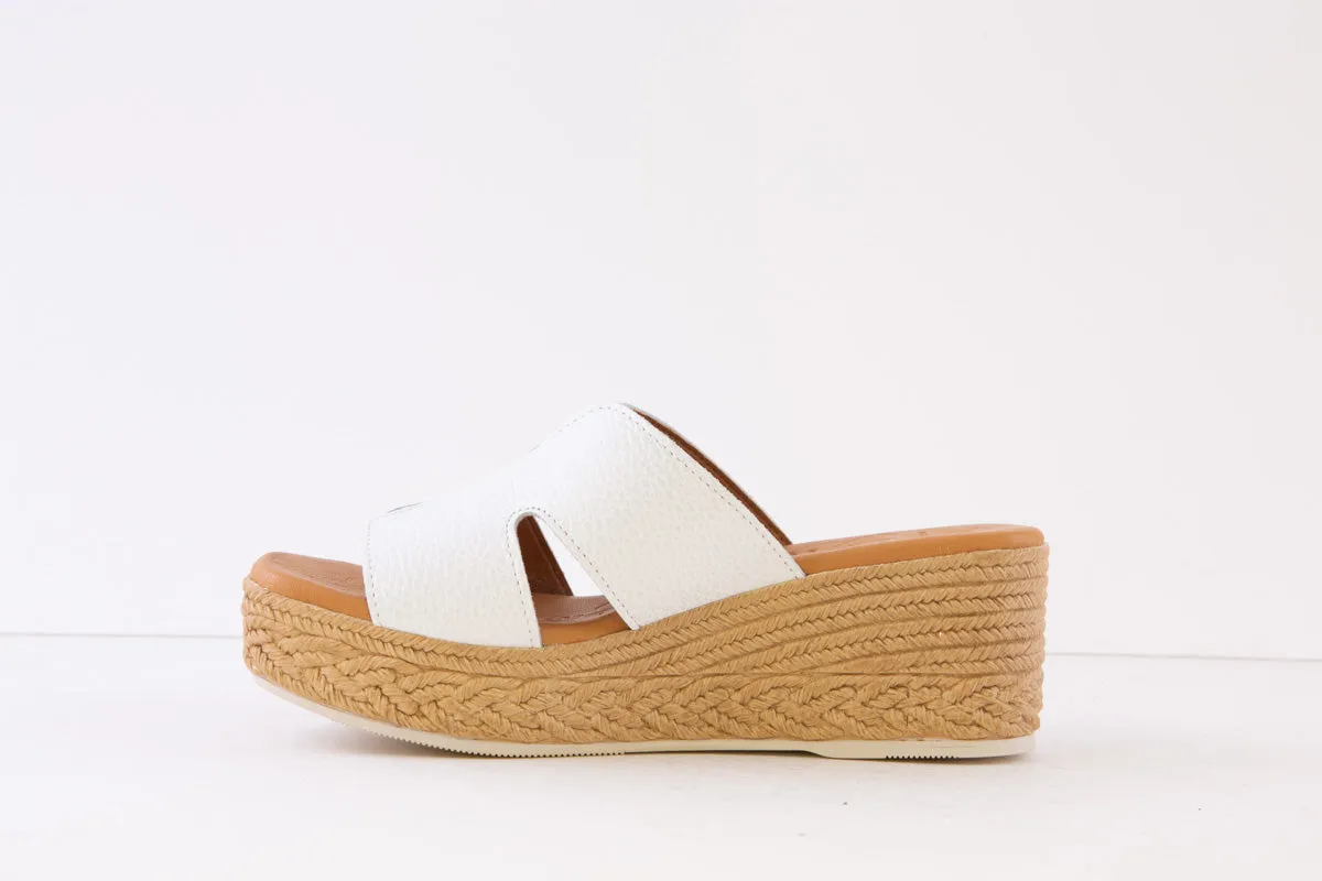 OH MY SANDALS - 5221 MEDIUM WEDGE MULE - WHITE
