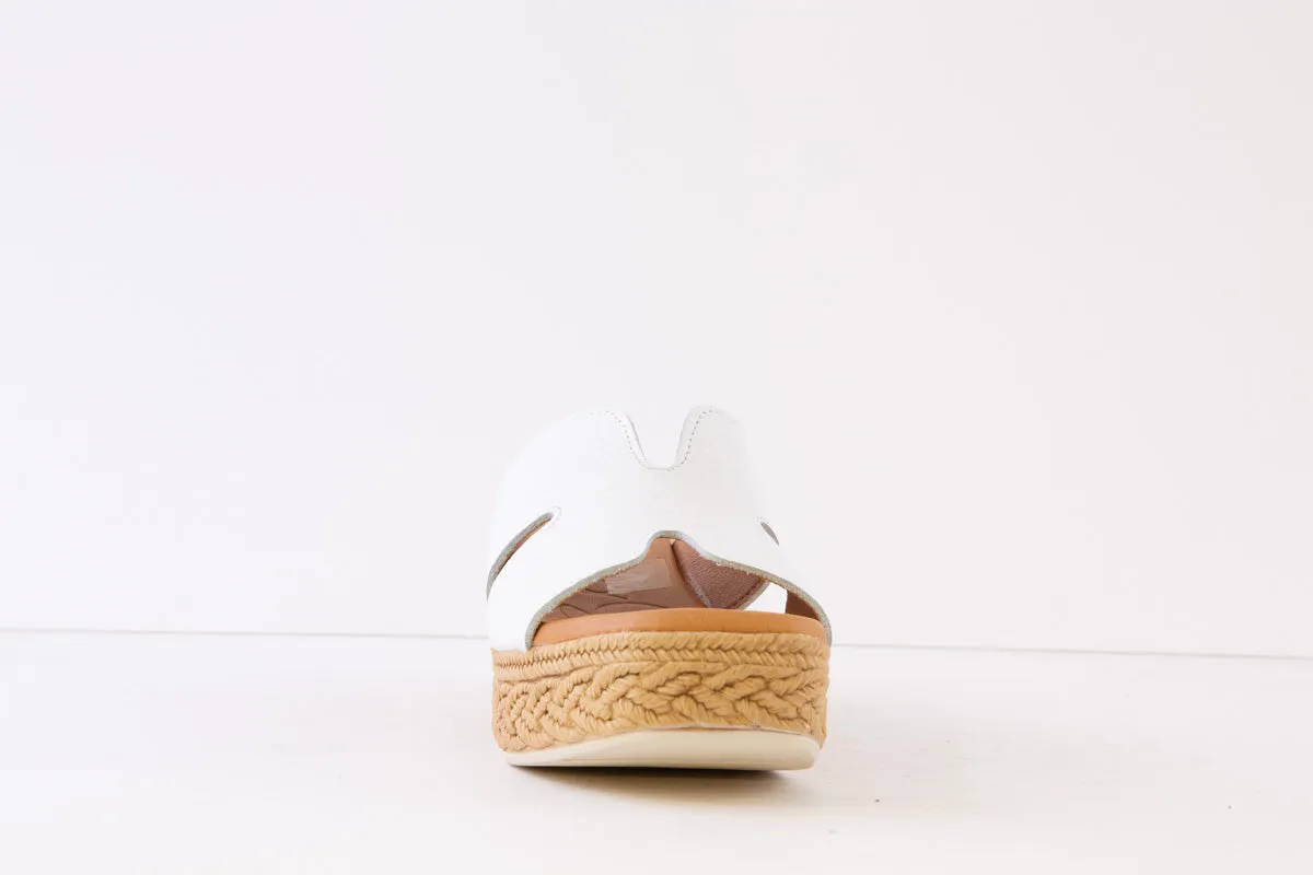 OH MY SANDALS - 5221 MEDIUM WEDGE MULE - WHITE
