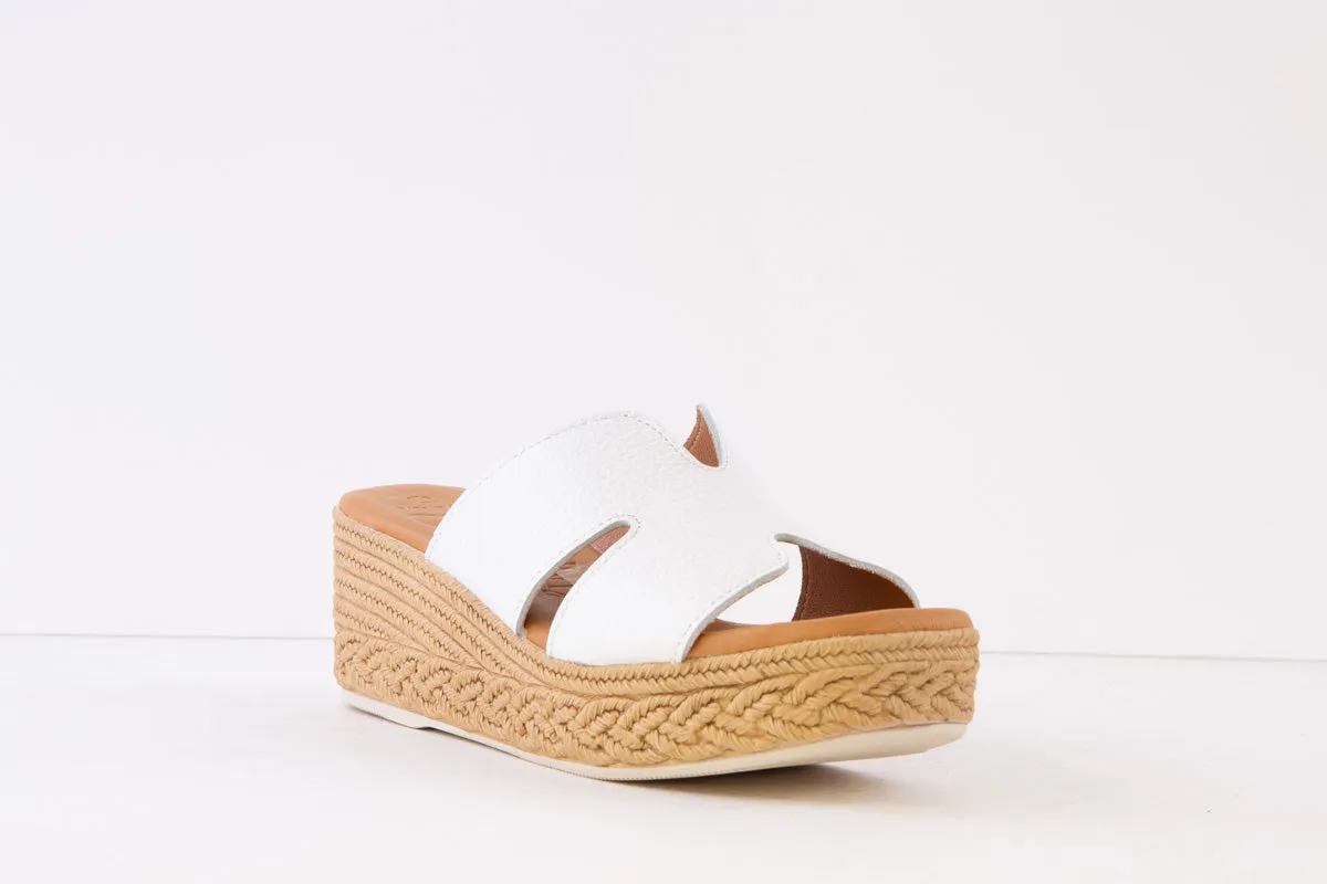 OH MY SANDALS - 5221 MEDIUM WEDGE MULE - WHITE