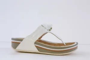 P-COMFORT - WW1660 KNOT TRIM WEDGE TOE-POST MULE - WHITE