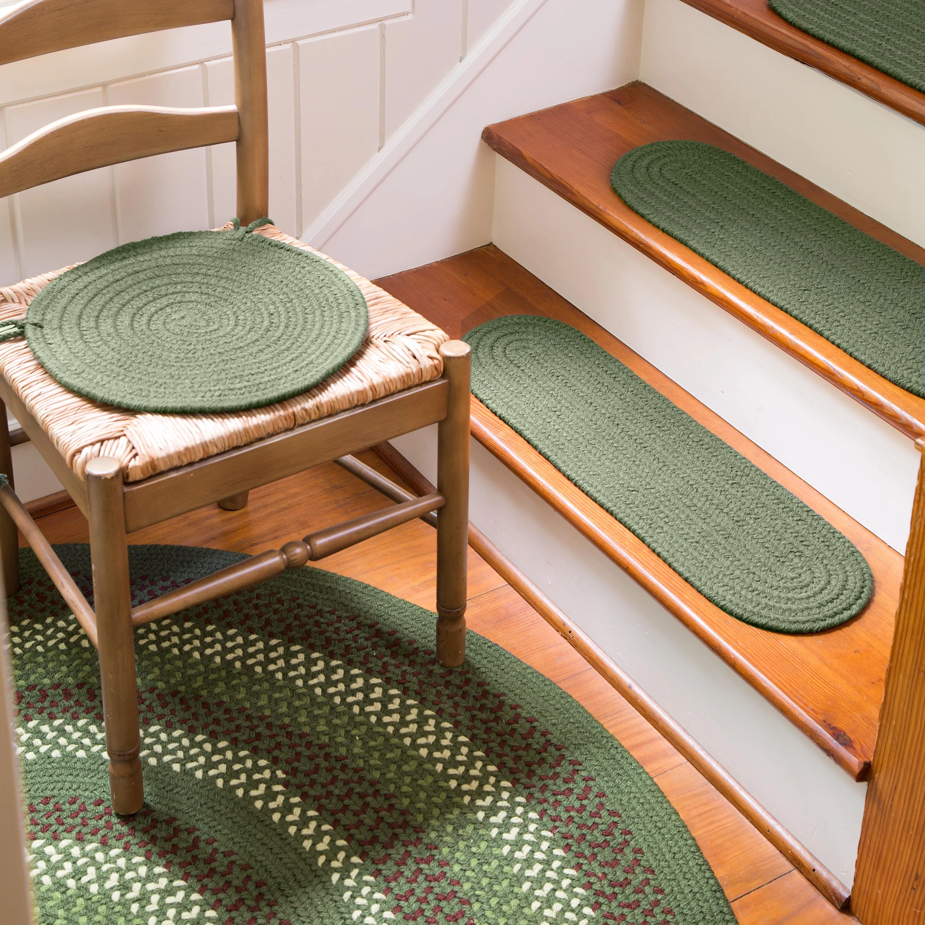 Solid Color Country Classic Braided Polypropylene Chair Pad, 15" dia.