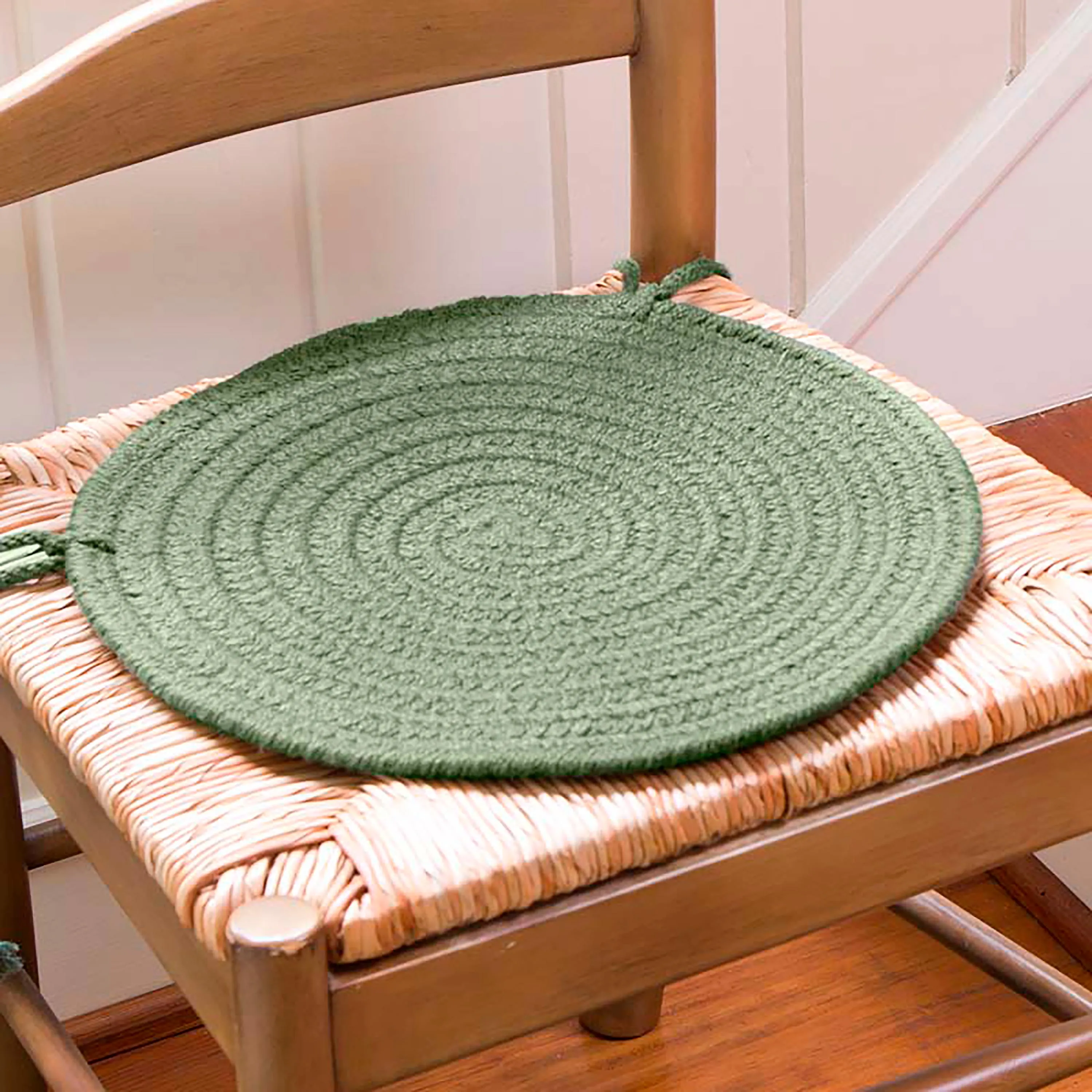Solid Color Country Classic Braided Polypropylene Chair Pad, 15" dia.