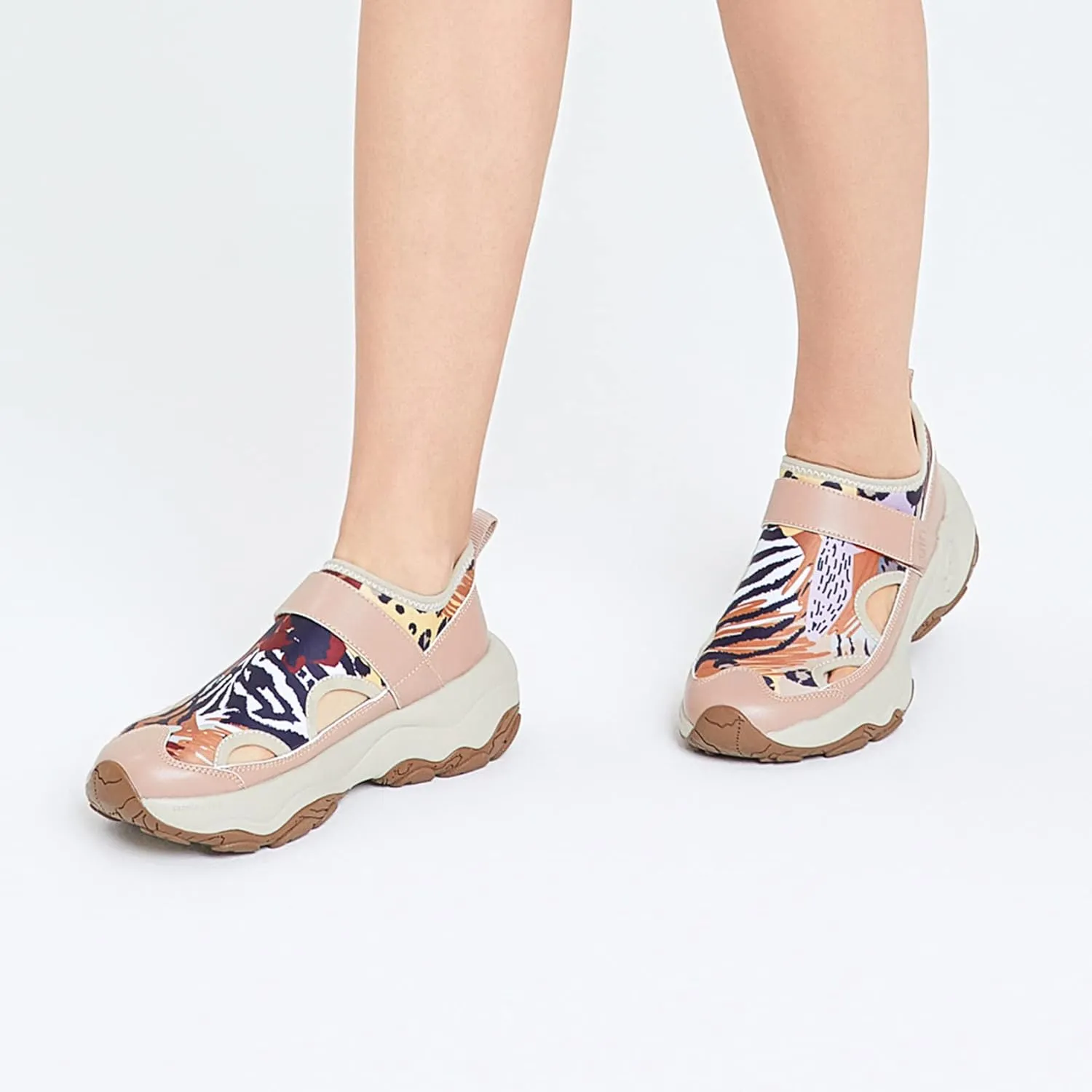 UIN Women's Outdoor Sandal Closed Toe Lightweight Walking Summer Travel Hiking Water Shoes