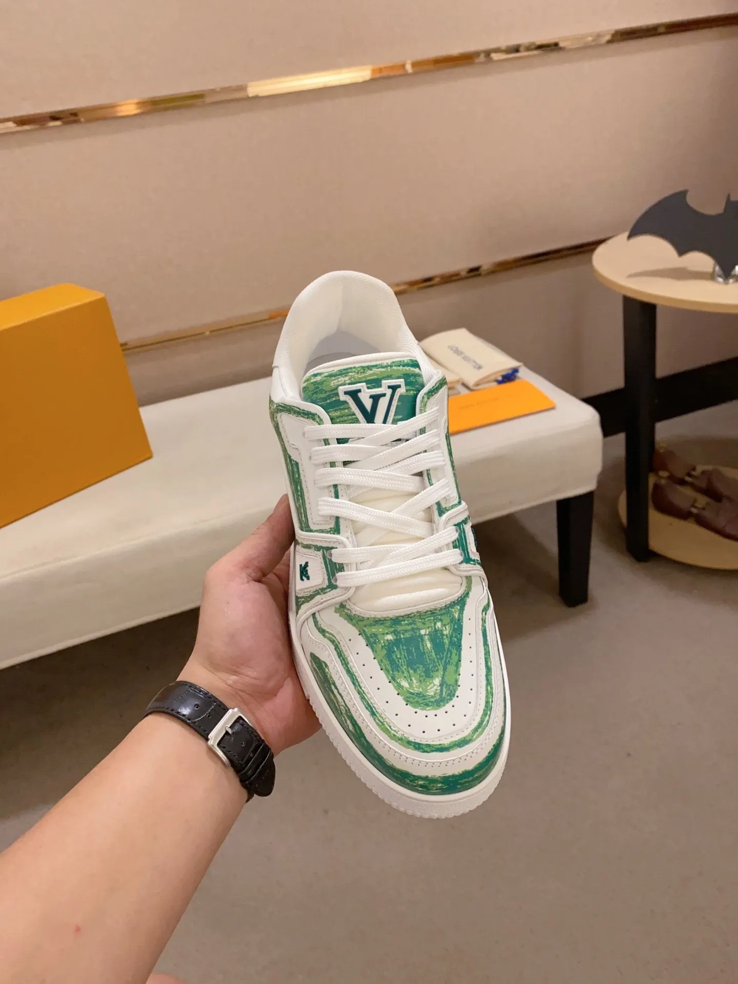 WHITE Louis TRAINER GREEN SNEAKER Must-have Vuitton Supportive
