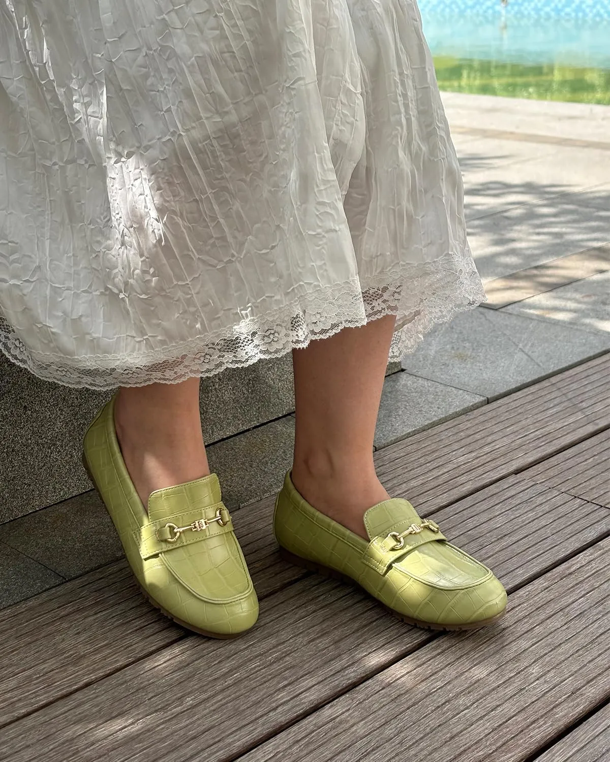 Women's Wide Loafers Casual Slip on Flat Shoes Women's Comfort Penny Loafers with Arch Support Women Dressy Moccasins